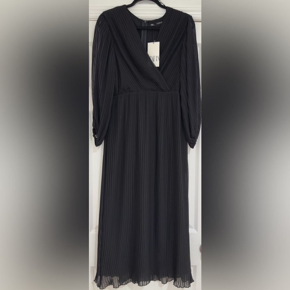 PLEATED BLACK MIDI DRESS - Picture 2 of 3
